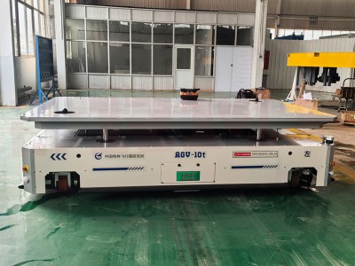 AGV (Automated Guided Vehicle) Automaattinen kuljetusvaunu